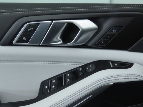 Used 2026 BMW X5 sDrive40i w/ M Sport Package image 26