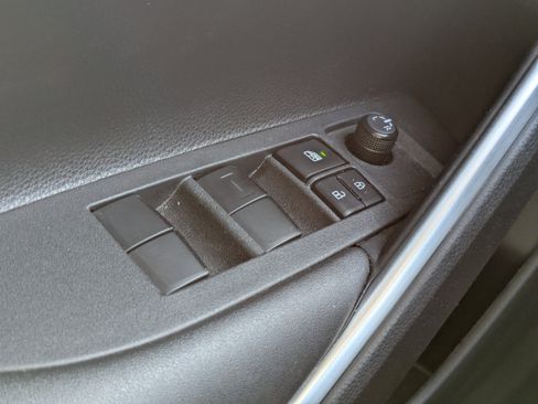 Used 2023 Toyota Corolla Cross L image 13