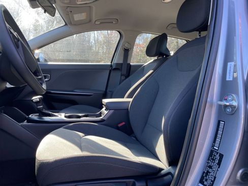 Used 2025 Kia K4 LXS image 24