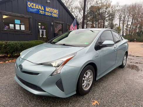 Used 2017 Toyota Prius Two image 9