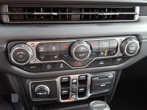 Used 2025 Jeep Gladiator Sport AWD/4WD image 15