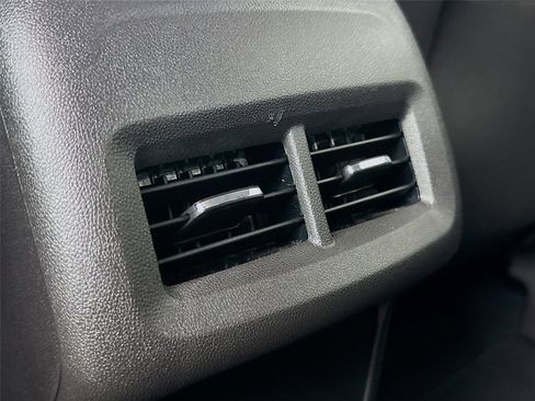 Used 2023 Chevrolet Equinox LT image 25