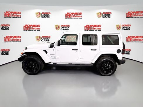 Used 2022 Jeep Wrangler Unlimited Sahara w/ Cold Weather Group image 14
