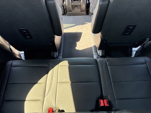 Used 2023 Chevrolet Tahoe High Country AWD/4WD image 23