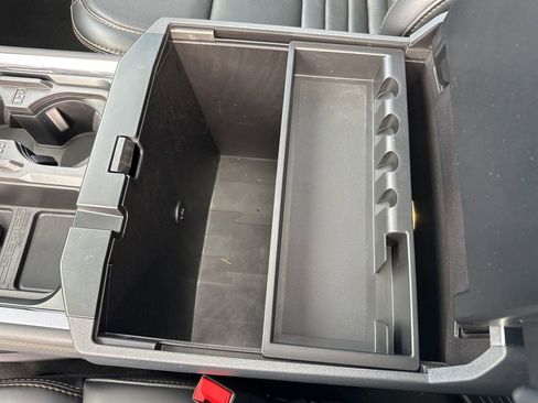 Used 2024 Ford F250 Platinum image 39