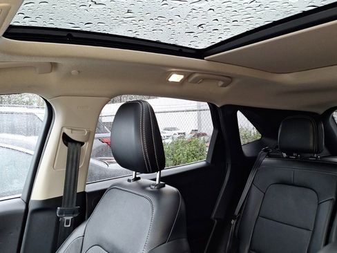 Used 2020 Ford Escape Titanium image 12