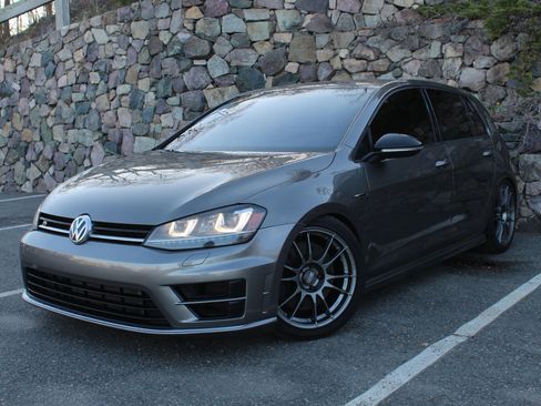 Used 2016 Volkswagen Golf 4-Door AWD/4WD image 2