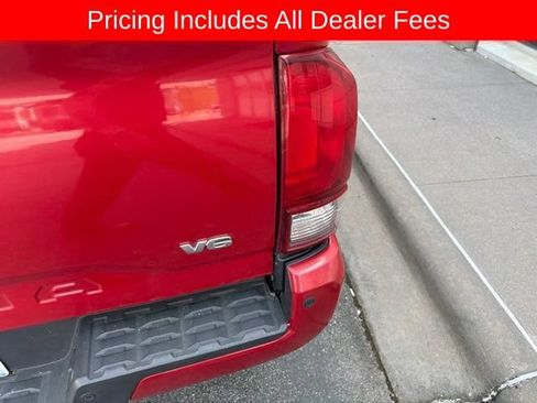 Used 2019 Toyota Tacoma TRD Off-Road w/ Technology Package AWD/4WD image 17