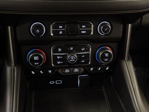 Used 2024 Chevrolet Suburban Premier image 35