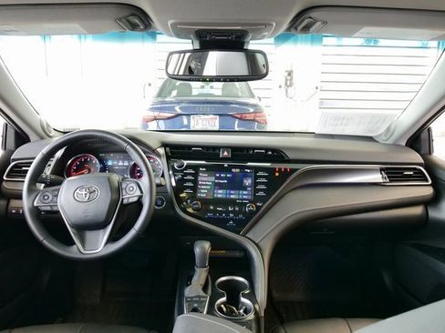 Used 2020 Toyota Camry XSE image 17