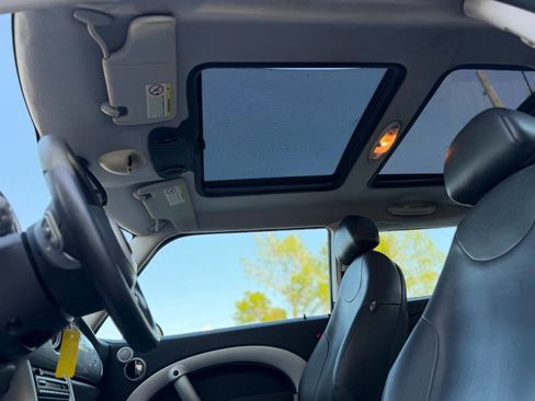 Used 2002 MINI Cooper Hardtop image 14