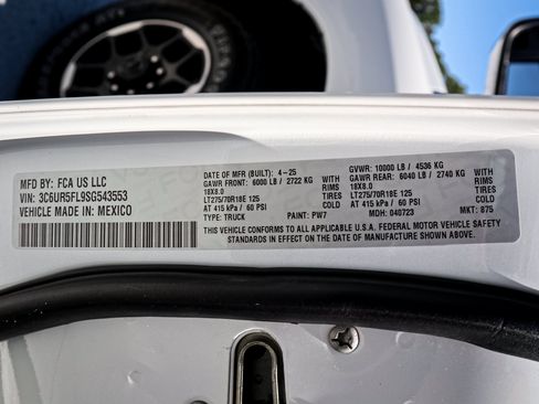 Used 2025 RAM 2500 Laramie AWD/4WD image 35