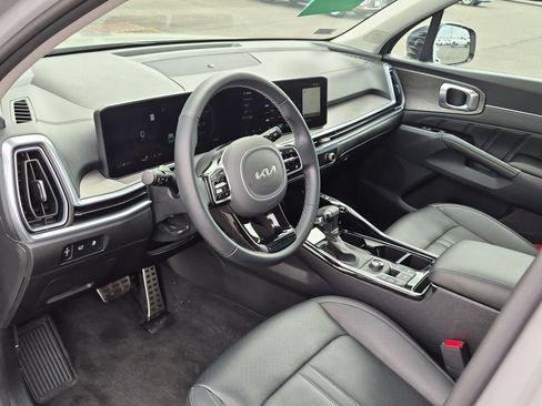 Used 2025 Kia Sorento SX AWD/4WD image 9