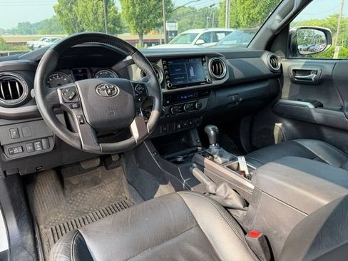 Used 2023 Toyota Tacoma TRD Off-Road AWD/4WD image 13