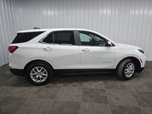Used 2023 Chevrolet Equinox LT w/ Driver Convenience Package image 2
