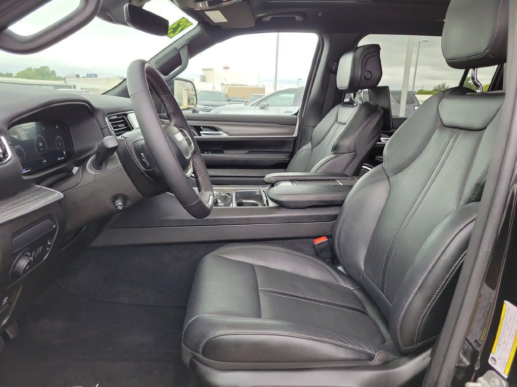 Used 2023 Jeep Wagoneer Series II w/ Premium Group I AWD/4WD image 23