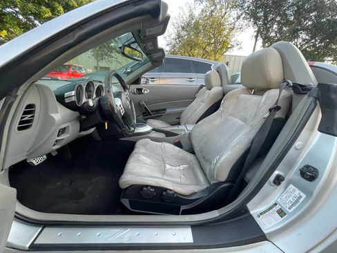 Used 2007 Nissan 350Z Touring image 25