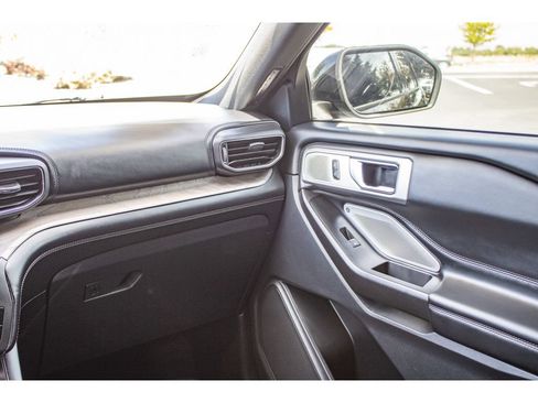 Used 2020 Ford Explorer Platinum w/ Premium Technology Package AWD/4WD image 55