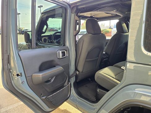 Used 2025 Jeep Wrangler Unlimited Sahara w/ Safety Group image 17