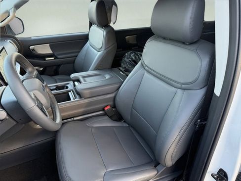 New 2026 Ford Expedition Active image 10