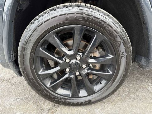 Used 2017 Jeep Grand Cherokee Altitude image 18