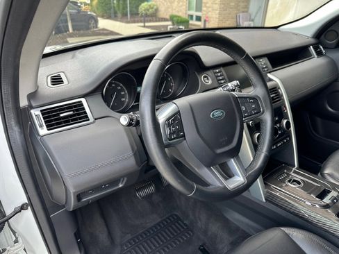 Used 2019 Land Rover Discovery Sport SE image 10