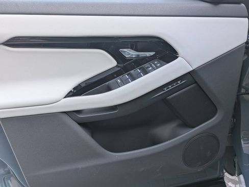 Used 2026 Land Rover Range Rover Evoque S AWD/4WD image 11