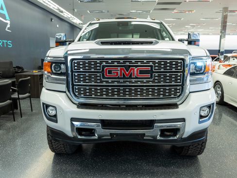 Used 2018 GMC Sierra 3500 Denali AWD/4WD image 2