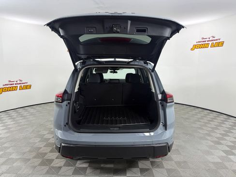 Used 2025 Nissan Rogue SV image 5