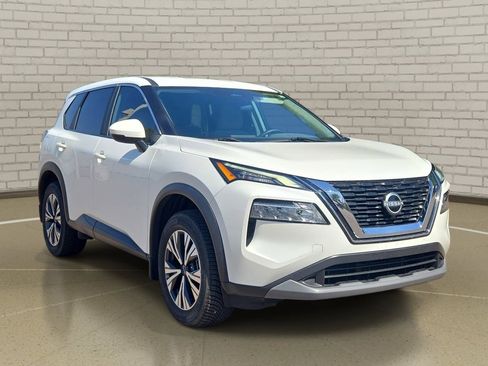 Used 2023 Nissan Rogue SV FWD image 3