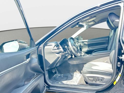 Used 2023 Toyota Camry SE FWD image 10
