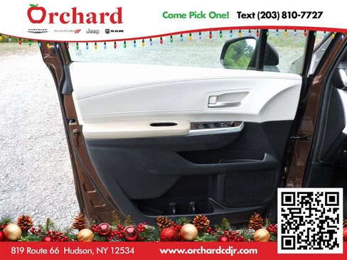 Used 2022 Toyota Sienna XLE image 30