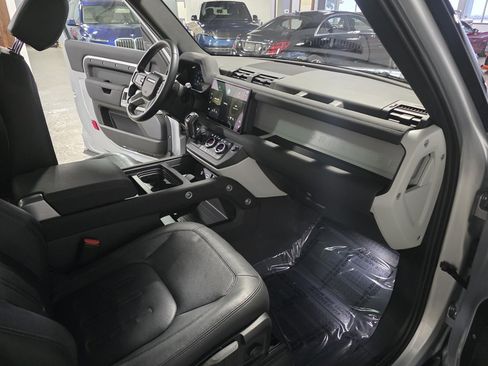 Used 2022 Land Rover Defender 90 S image 17