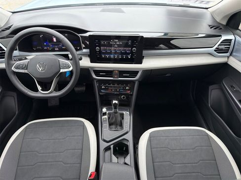 New 2026 Volkswagen Taos SE image 26