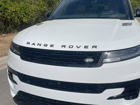 Used 2025 Land Rover Range Rover Sport Dynamic SE image 13