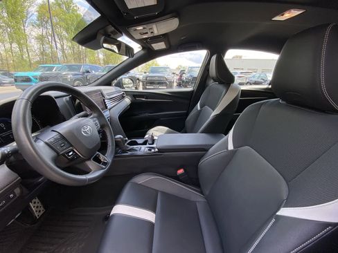 Used 2025 Toyota Camry SE FWD image 19
