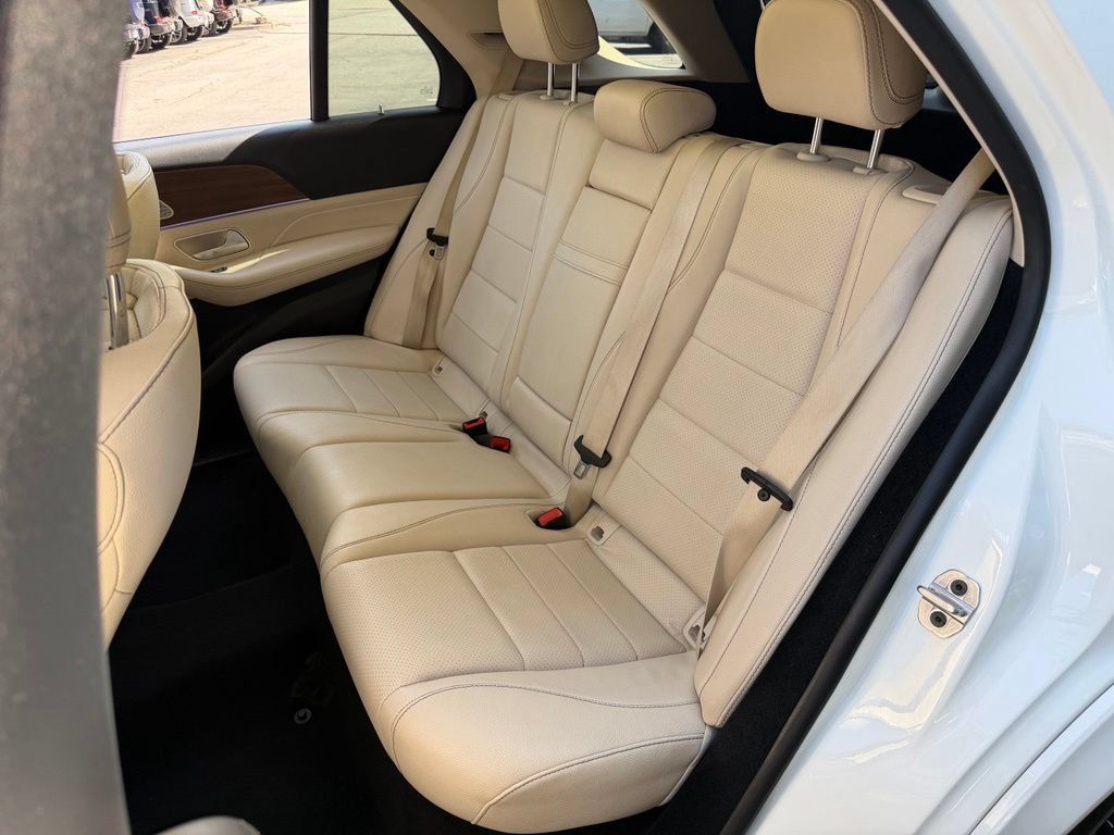 Used 2022 Mercedes-Benz GLE 450 4MATIC w/ AMG Line Exterior image 31