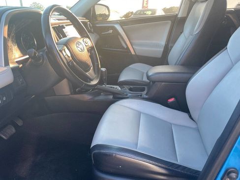 Used 2017 Toyota RAV4 Limited image 8