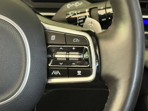 Used 2025 Kia Carnival SX Prestige FWD image 33