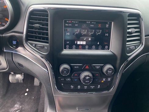 Used 2018 Jeep Grand Cherokee Limited image 11