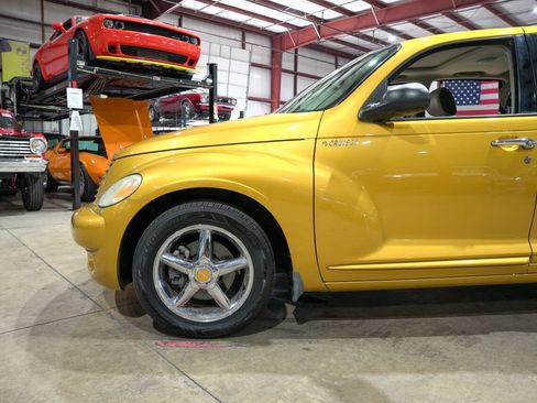 Used 2002 Chrysler PT Cruiser Limited FWD image 3