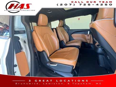Used 2023 Chrysler Pacifica Pinnacle image 12