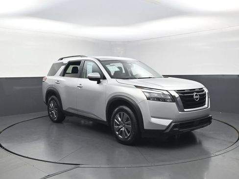 Used 2025 Nissan Pathfinder SV AWD/4WD image 6