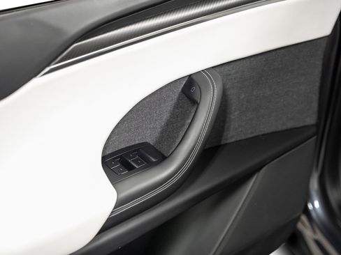 Used 2023 Tesla Model X Plaid image 56