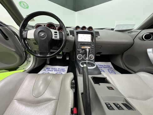 Used 2005 Nissan 350Z Touring RWD image 19