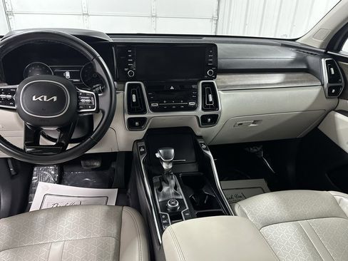 Used 2022 Kia Sorento EX image 13