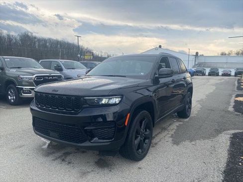 Certified 2023 Jeep Grand Cherokee Altitude image 5