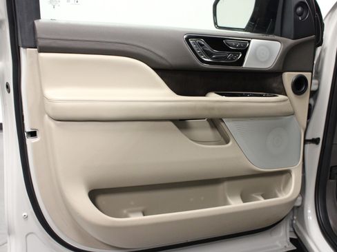 Used 2024 Lincoln Navigator Reserve AWD/4WD image 11