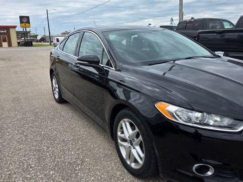 Used 2016 Ford Fusion SE w/ Equipment Group 202A FWD image 4