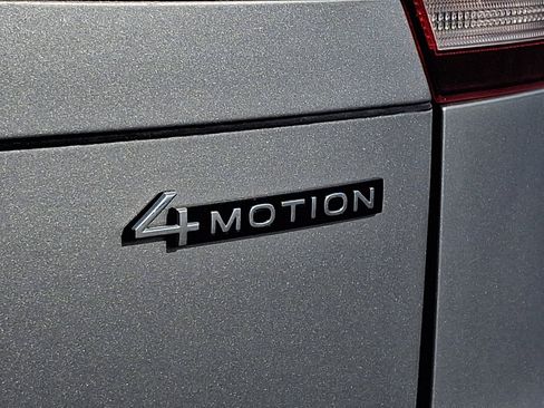 Used 2022 Volkswagen Tiguan SE R-Line image 6